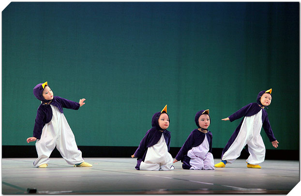 島田治子舞踊研究所「ペンギンパラダイス」